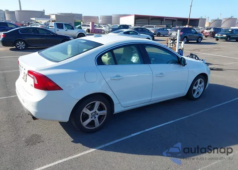 2012 Volvo S60 T5 z USA, uszkodzony, nr VIN YV1622FS6C2034360